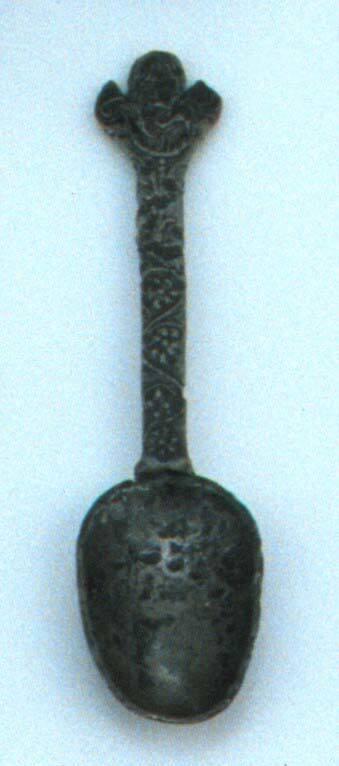 Cropped from DS2001-280. Spoon