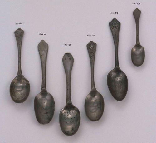 DS2001-280. Spoons