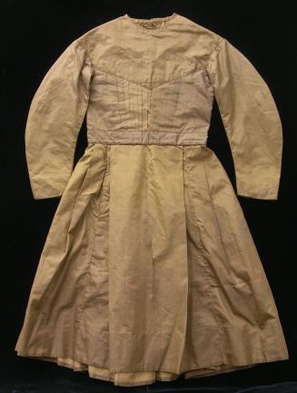 2009 Record shot by L. Baumgarten. Child's dress.