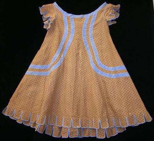 2009 Record shot by L. Baumgarten. Child's dress.