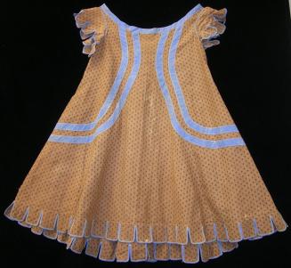 2009 Record shot by L. Baumgarten. Child's dress.