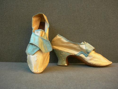 2009 Record shot by L. Baumgarten. Pair of shoes.