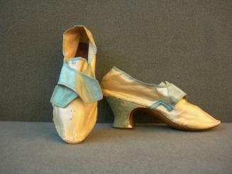 2009 Record shot by L. Baumgarten. Pair of shoes.