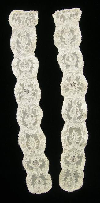 2009 Record shot by L. Baumgarten. 1953-156,1-2. Lappets. 