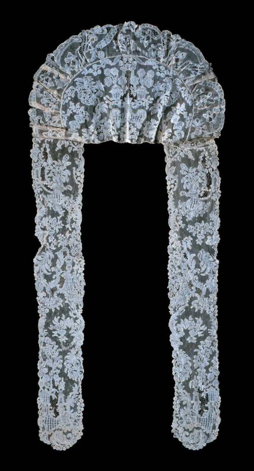 2009 Record shot by L. Baumgarten. Cap, lace with lappets.