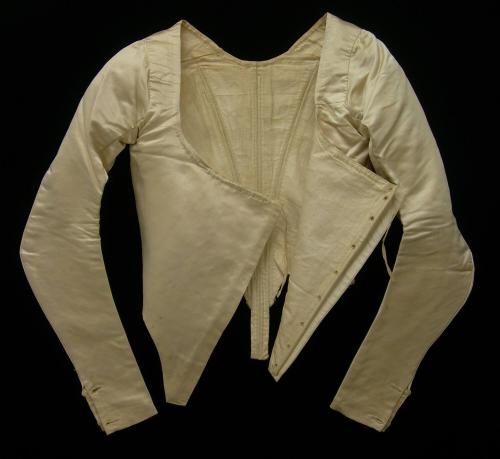 2009 Record shot by L. Baumgarten. Bodice.