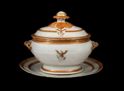D2010-CMD-007. Tureen in stand. Black background.