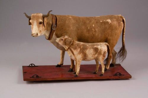 D2011-CL. Cow pull toy