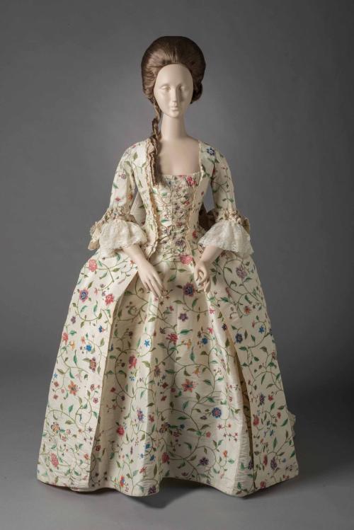 Gown 1993-330