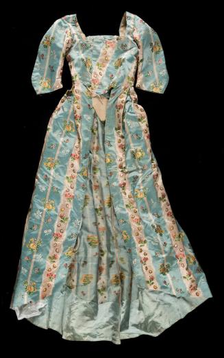 1960-717, Gown