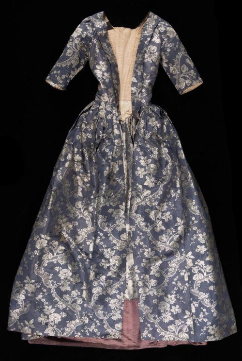 1960-718, Gown