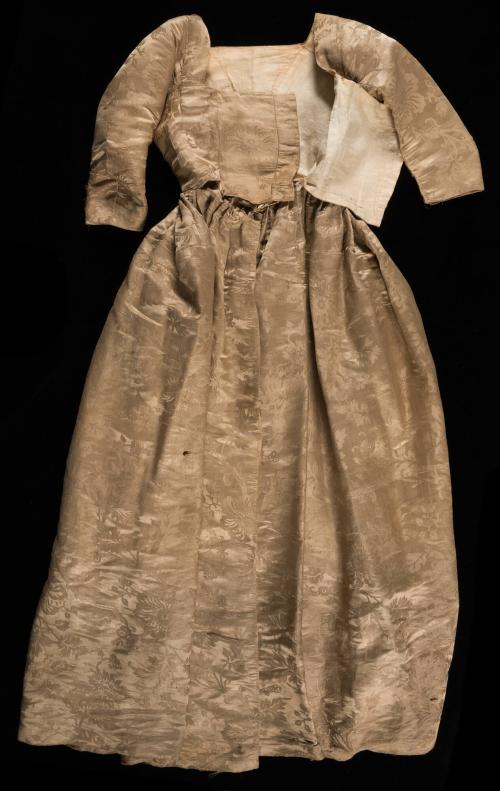 1987-5, Gown