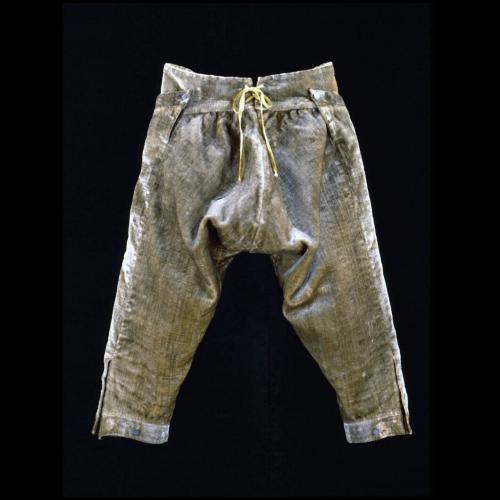 1954-1036, Breeches