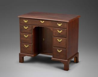 2004-35, Bureau Table