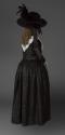 1989-446, Gown