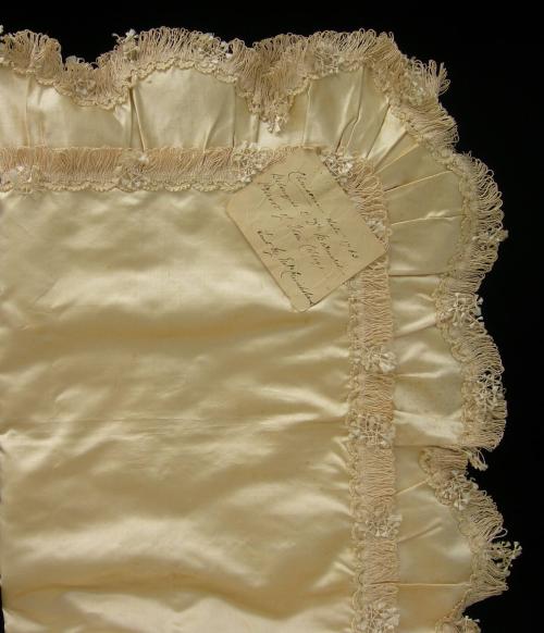 2009 Record shot by L. Baumgarten. Coverlet.
