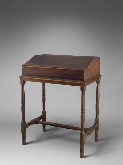 1934-22, Desk