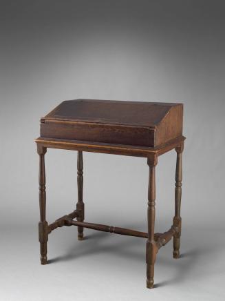 1934-22, Desk