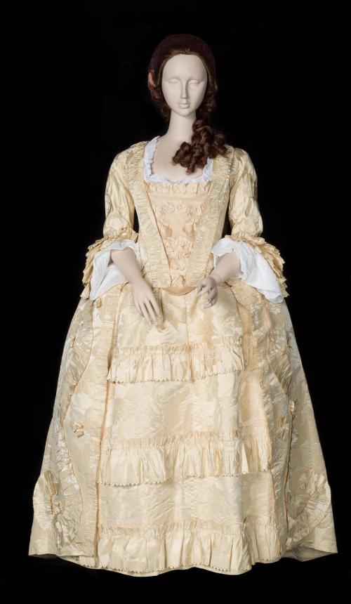 2020-140, Gown
