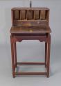1971-553, Desk