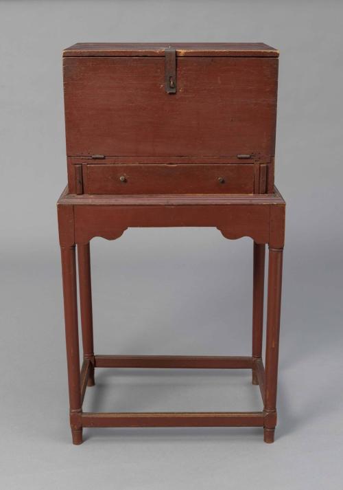 1971-553, Desk