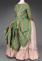 2006-42, Gown