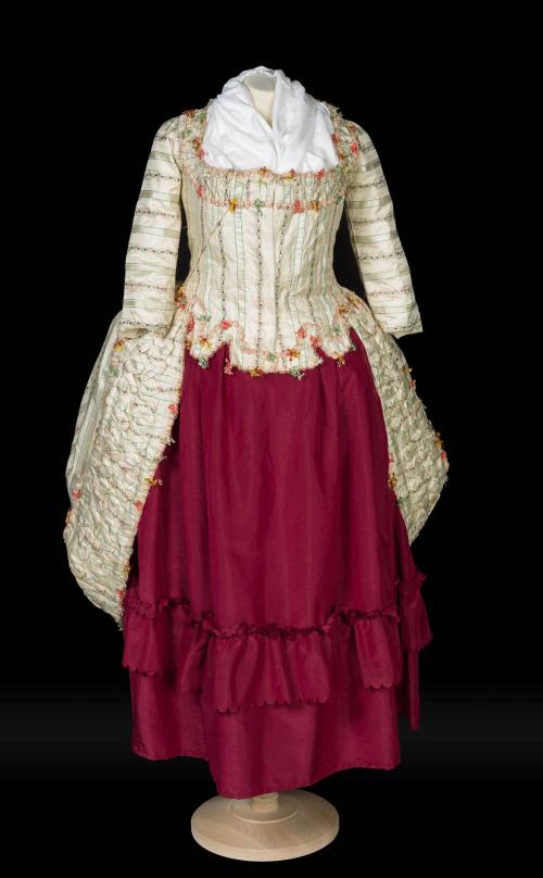 2021-13, Gown