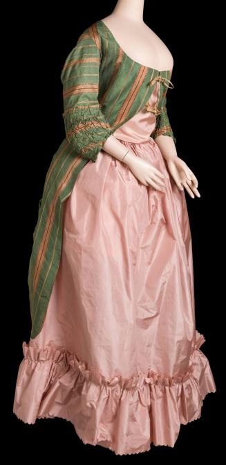 2006-42, Gown