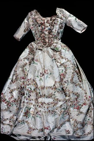 1989-330,1, Gown