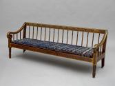 1963.2000.1, Settee