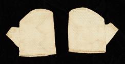 2022.1004.2a&b, Mitts