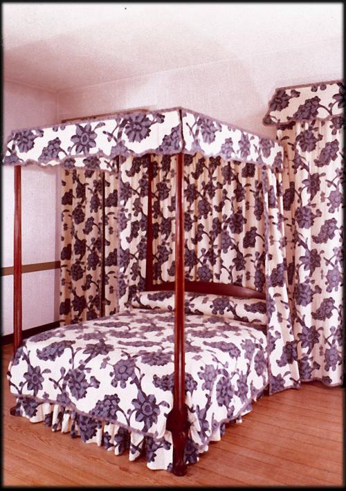 KC1967.469 WITH HANGINGS
